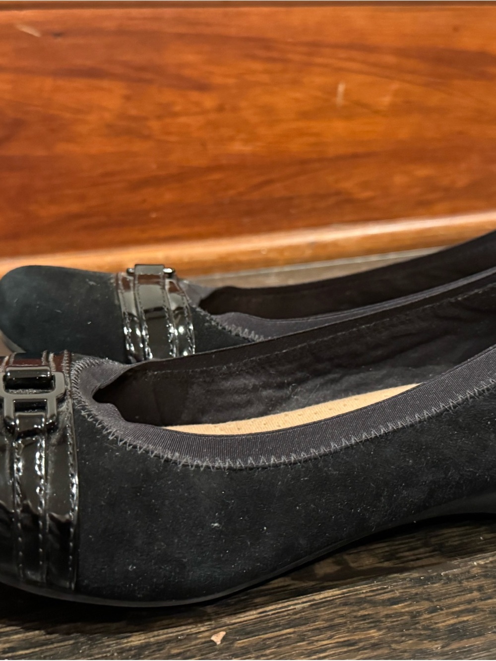 Clarks Collection Kinzie Light Black Suede Patent Buckle Wedge Flats - Size 9.5 - Picture 6 of 11